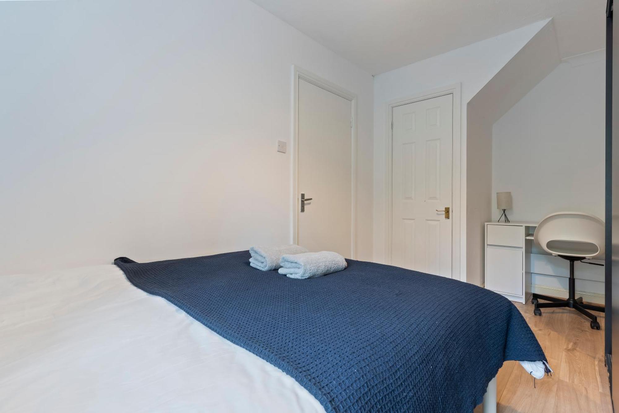 Lovely 4Br House In The City With Parking Londres Extérieur photo